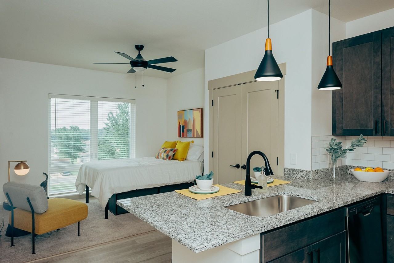 Anvil 38 Apartments - Photo 6 of 25