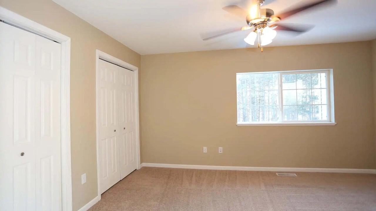 Gateway Green Townhomes - Photo 6 of 11