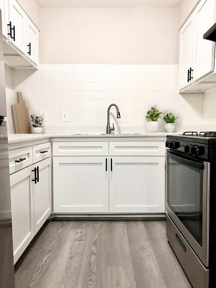 The Court at Oak Forest Apartments 4102 Mangum Rd, Houston, TX 77092