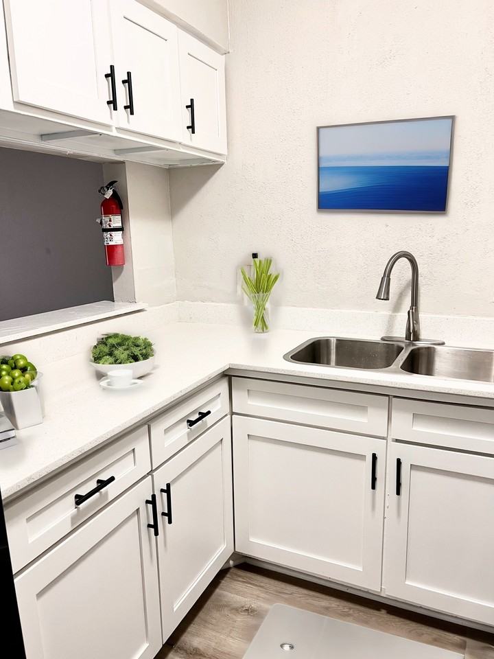 The Court at Oak Forest Apartments 4102 Mangum Rd, Houston, TX 77092