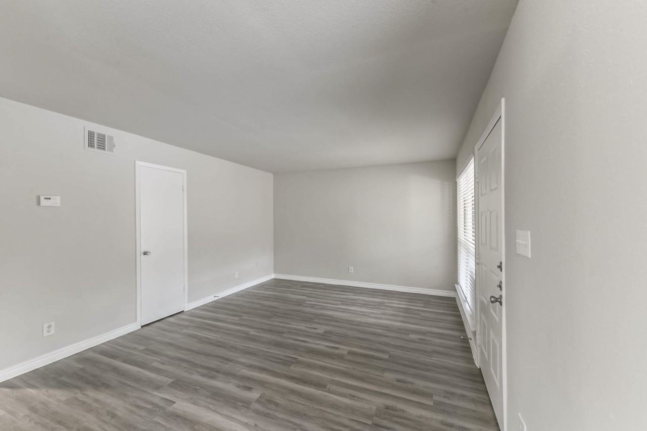 Vail Apartments - Photo 2 of 19