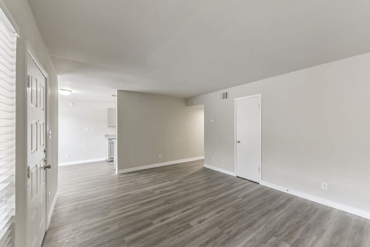 Vail Apartments - Photo 3 of 19