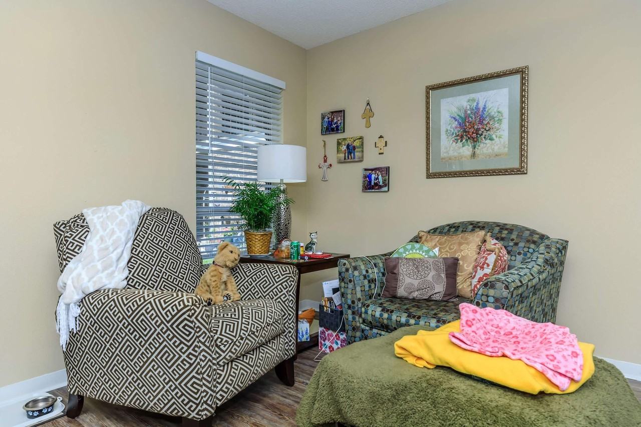 Greenbriar Apartment Homes - Photo 4 of 30