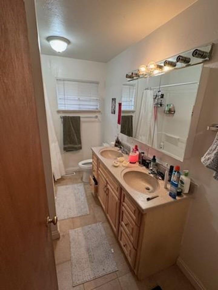 2461 20th St - Photo 5 of 9