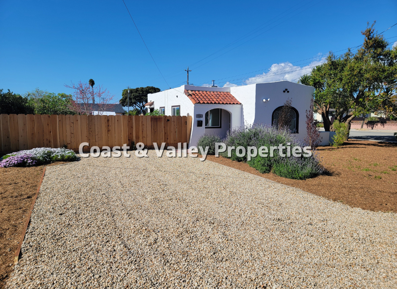 704 Oak Ave - Photo 2 of 14