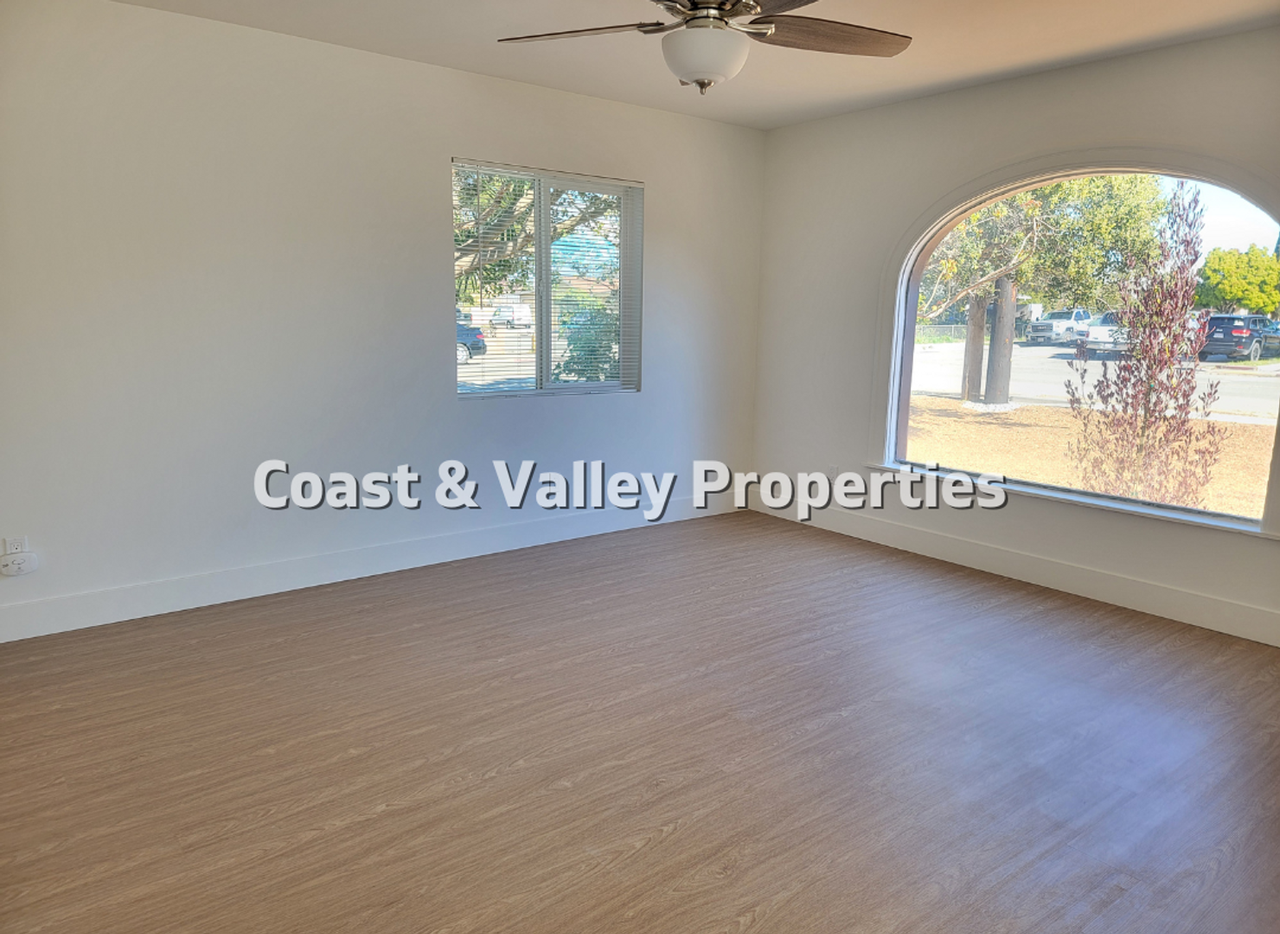 704 Oak Ave - Photo 3 of 14