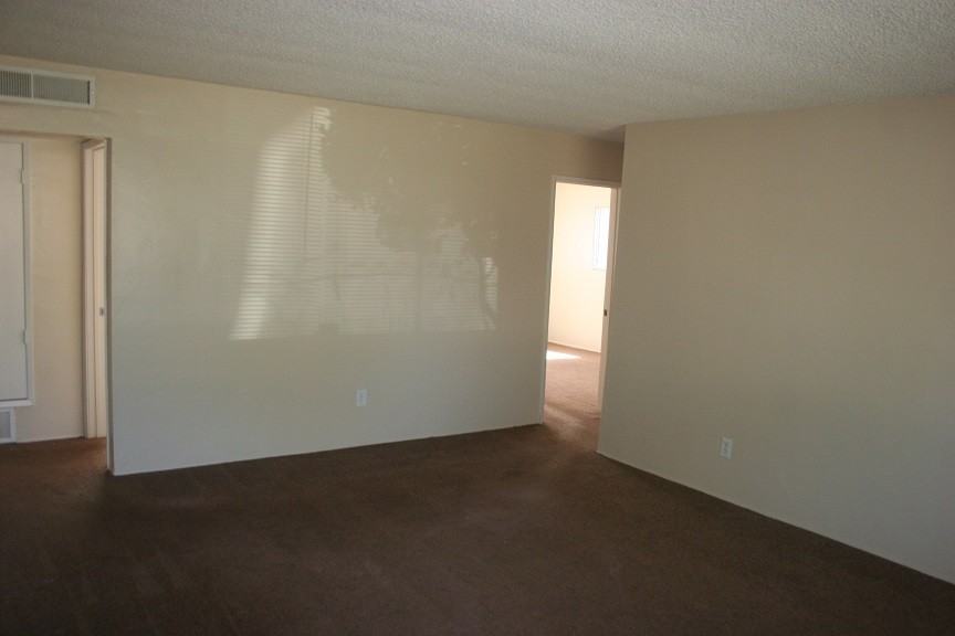 615 N St - Photo 3 of 11