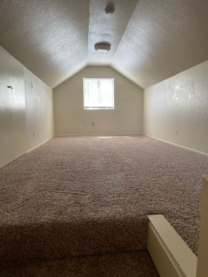 2228 Shasta St - Photo 3 of 12