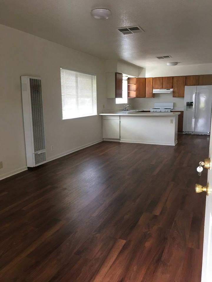 2228 Shasta St - Photo 6 of 12