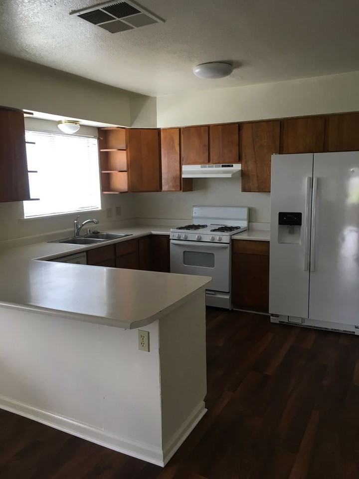 2228 Shasta St - Photo 7 of 12
