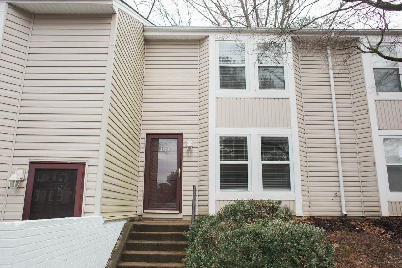 2754 Gatewood Cir - Photo 2 of 18