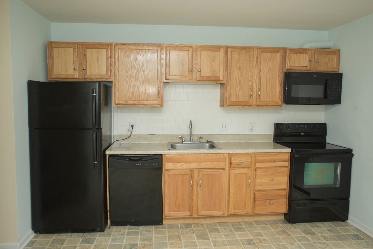 2754 Gatewood Cir - Photo 5 of 18