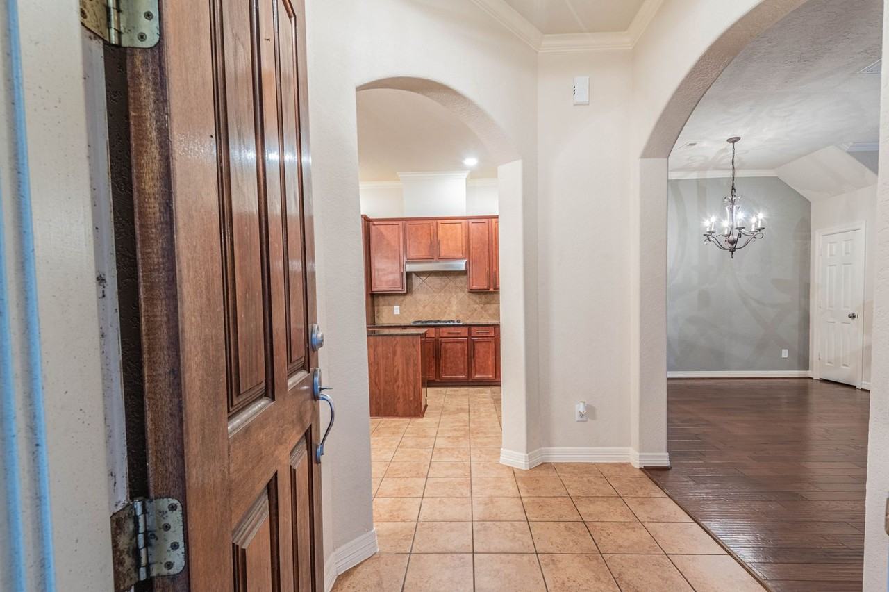 10623 Wallingford Pl - Photo 2 of 17