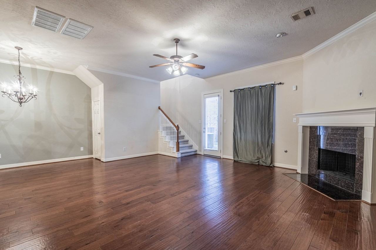 10623 Wallingford Pl - Photo 3 of 17