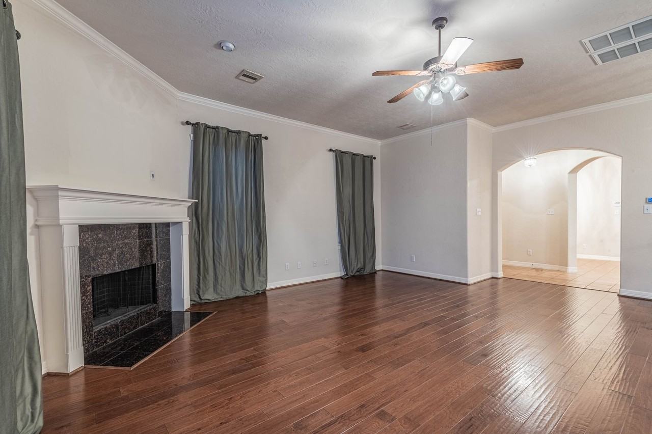 10623 Wallingford Pl - Photo 4 of 17