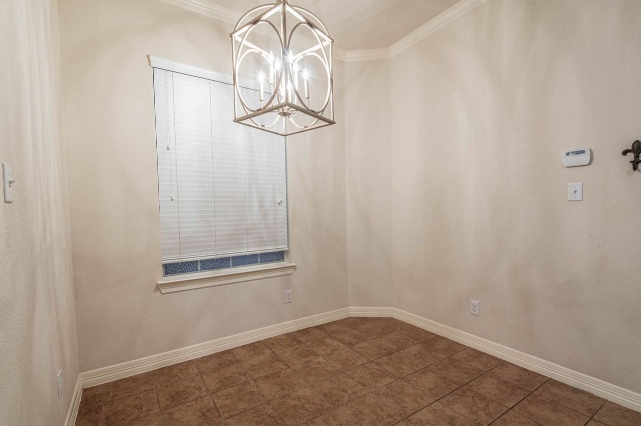 10623 Wallingford Pl - Photo 6 of 17
