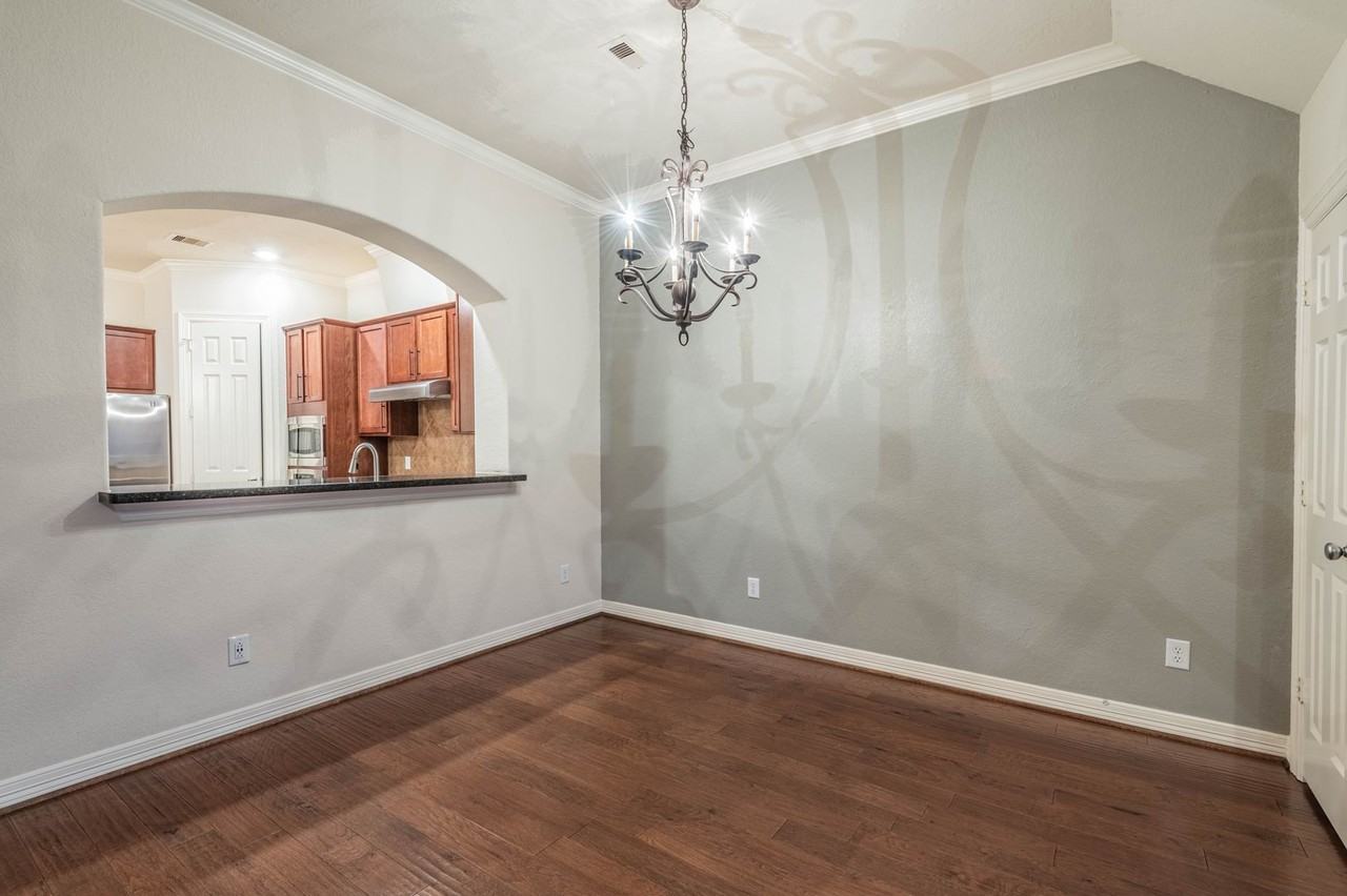 10623 Wallingford Pl - Photo 7 of 17