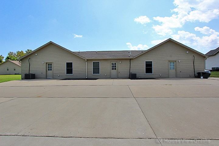 2970 Shamrock Ct - Photo 4 of 16