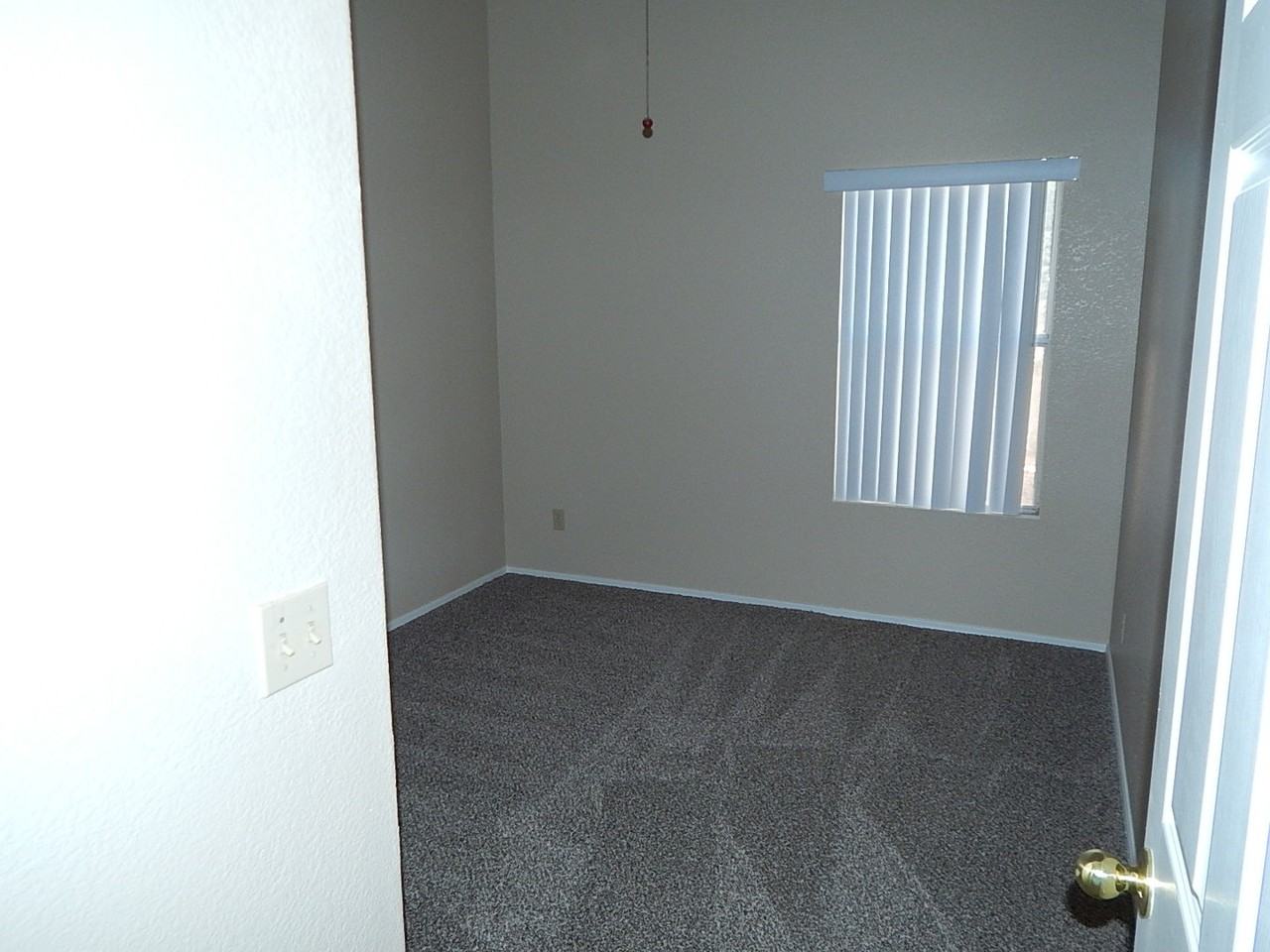 511 W Sagebrush St - Photo 3 of 20