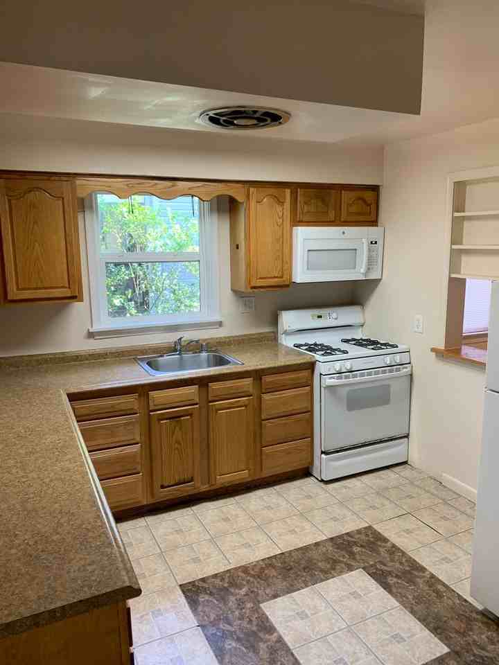 18 Belfast Rd - Photo 6 of 13