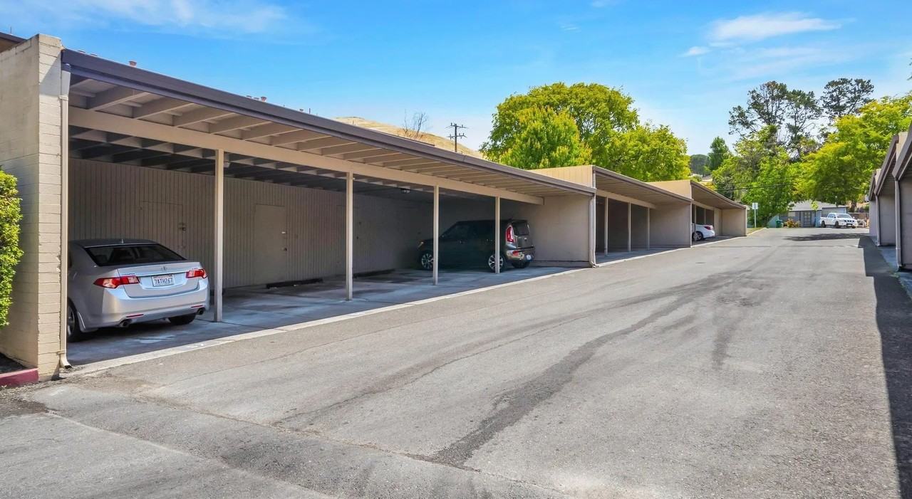 2357 Paloma Ct #04 - Photo 3 of 28