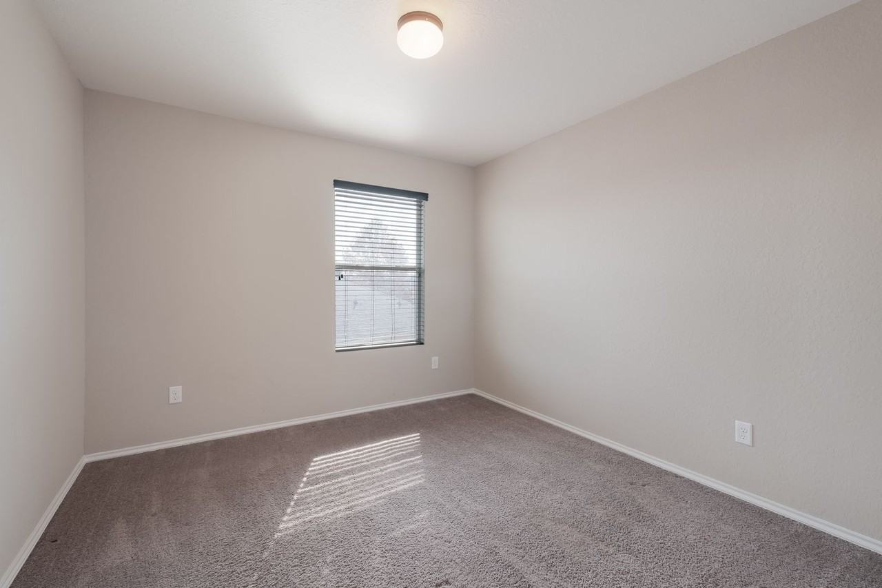 602 Trinity Mdw - Photo 4 of 29