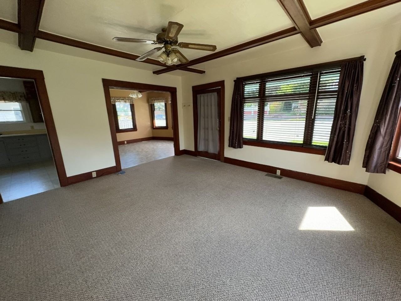 1814 H St - Photo 3 of 16