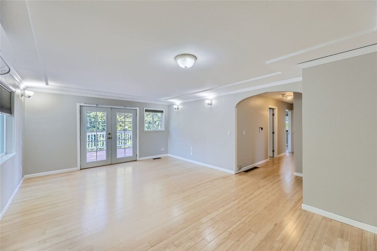 15609 88th Ave Ne - Photo 2 of 14