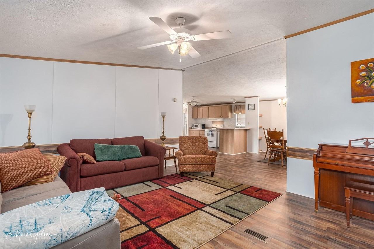 409 Glen Hbr - Photo 2 of 18
