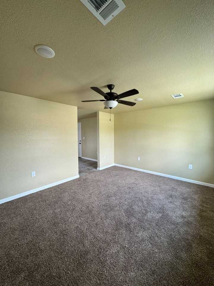 1201 Mulberry Dr - Photo 3 of 13