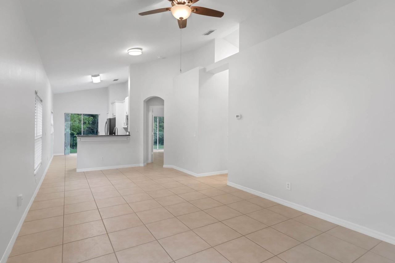 1481 Creekside Cir - Photo 3 of 20