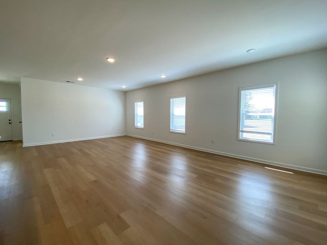 126 Oak Ave - Photo 3 of 23