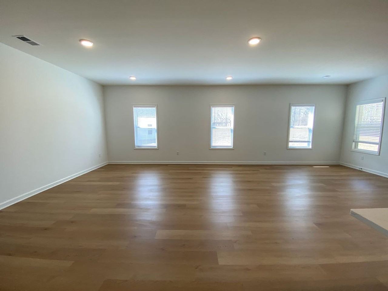 126 Oak Ave - Photo 4 of 23