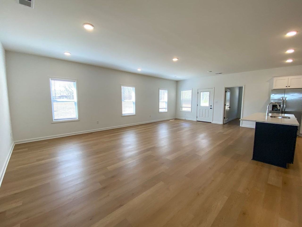126 Oak Ave - Photo 5 of 23