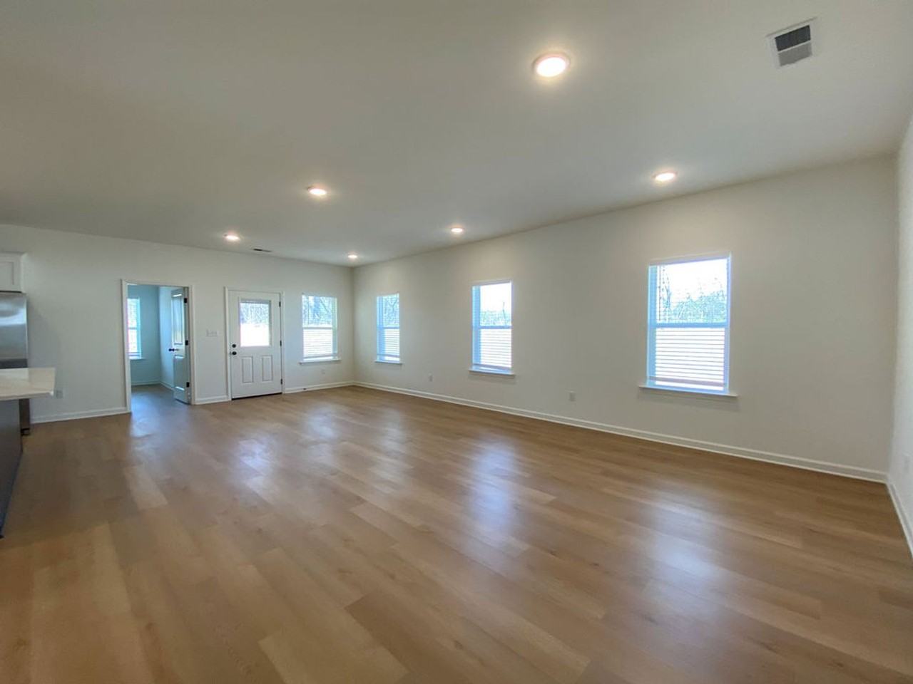 119 Oak Ave - Photo 3 of 26