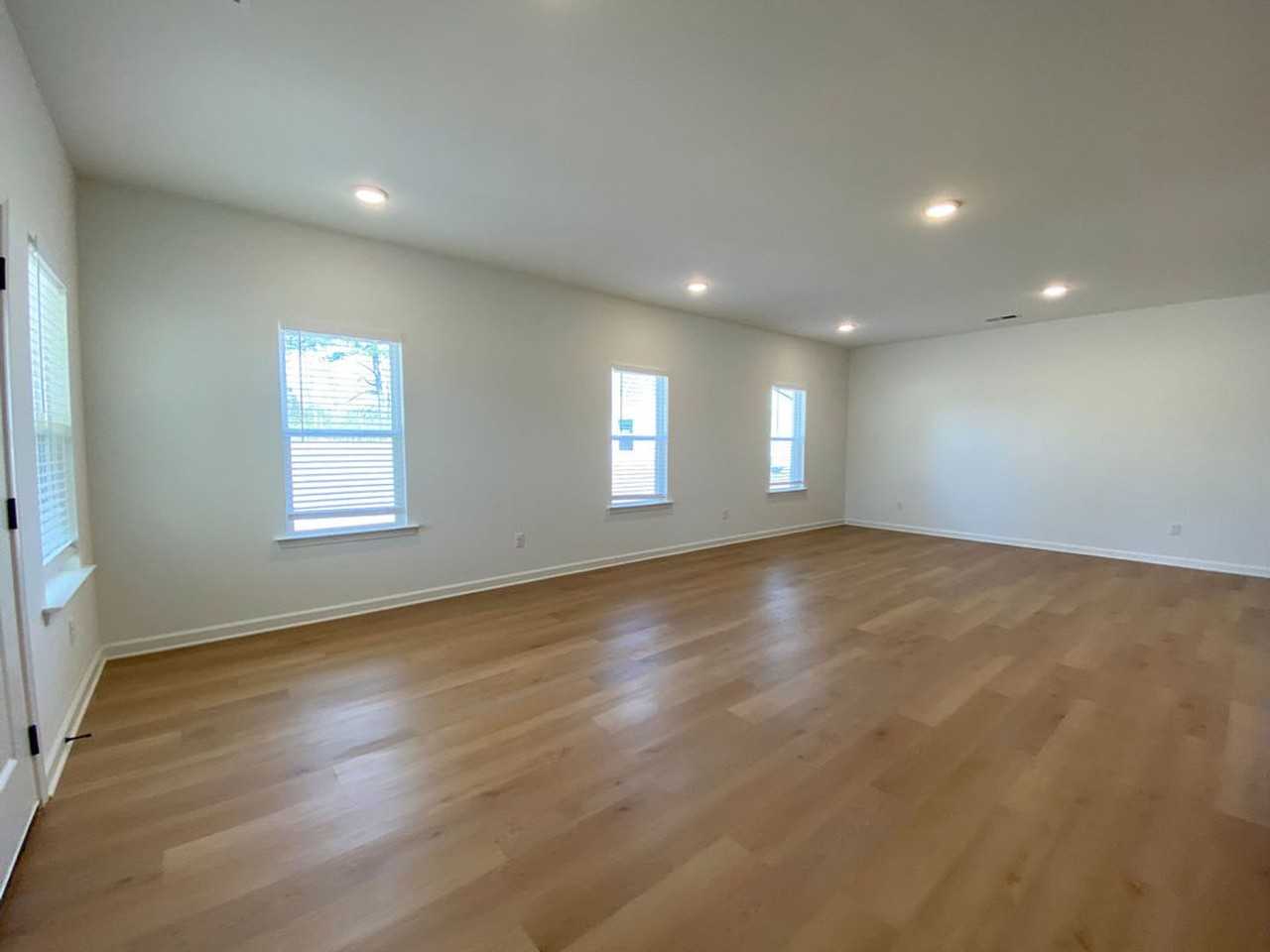 119 Oak Ave - Photo 4 of 26