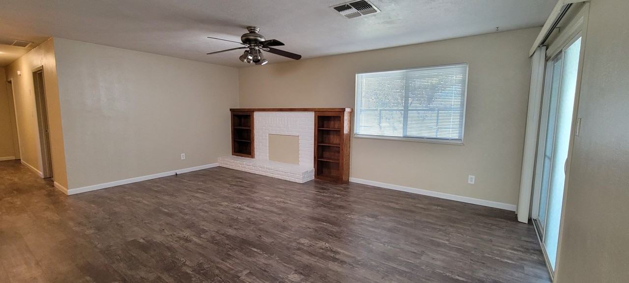 2772 Irwin Rd - Photo 3 of 12