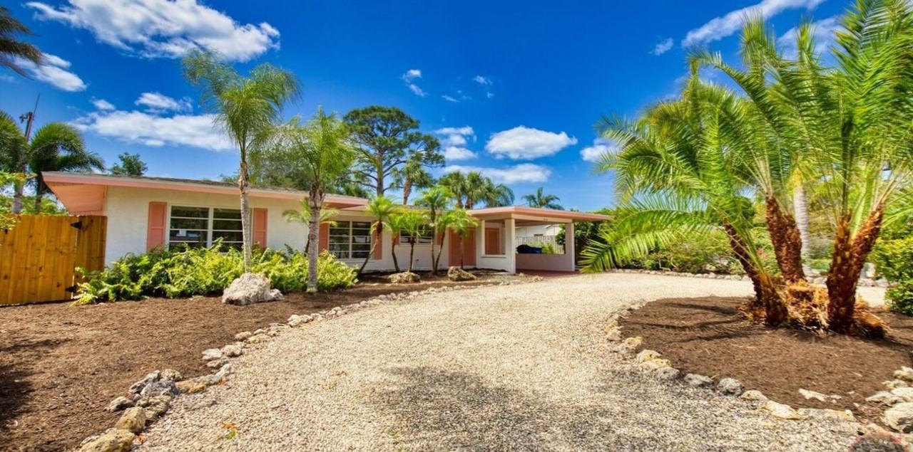 515 Sante Joseph St - Photo 2 of 28