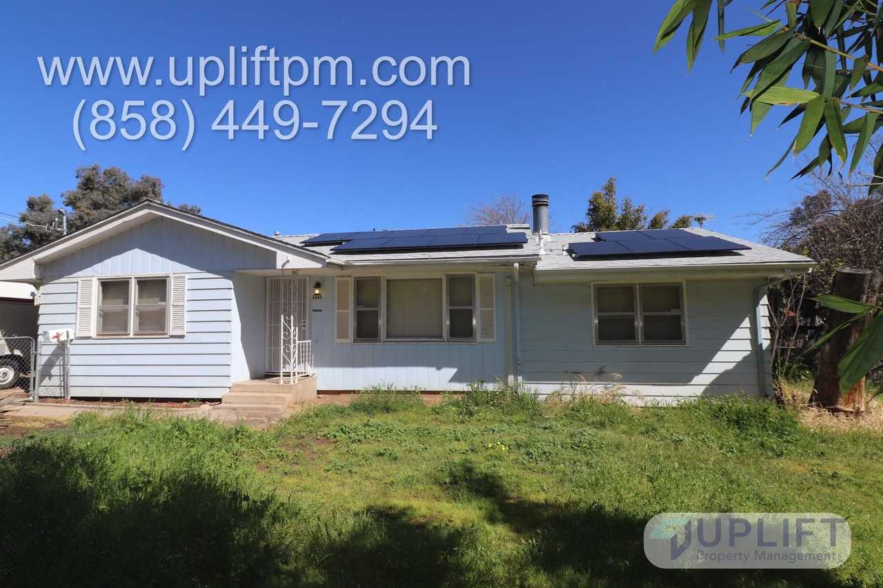 1441 Cedar St - Photo 2 of 14