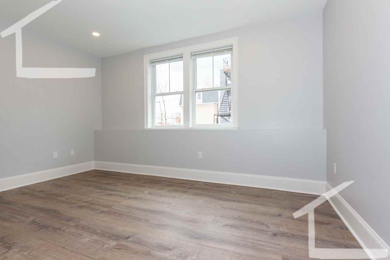 124 Kenrick St - Photo 5 of 14