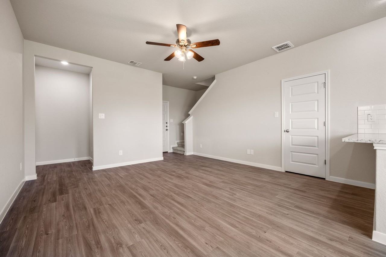 474 Emma Dr - Photo 2 of 18