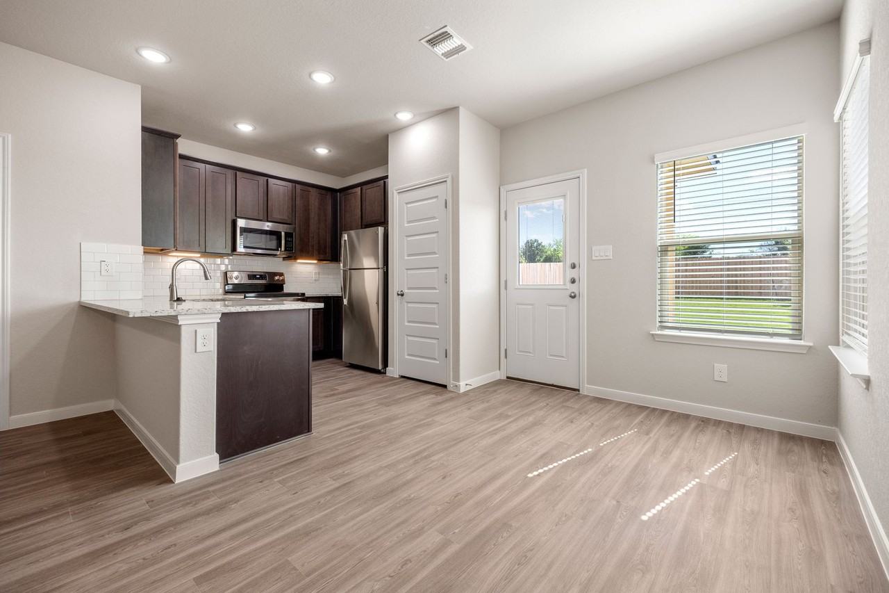 474 Emma Dr - Photo 3 of 18