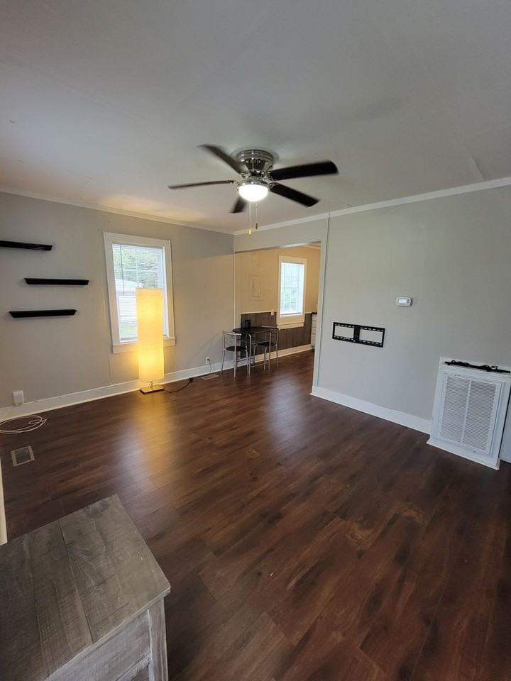 1018 W Nichols St - Photo 2 of 12