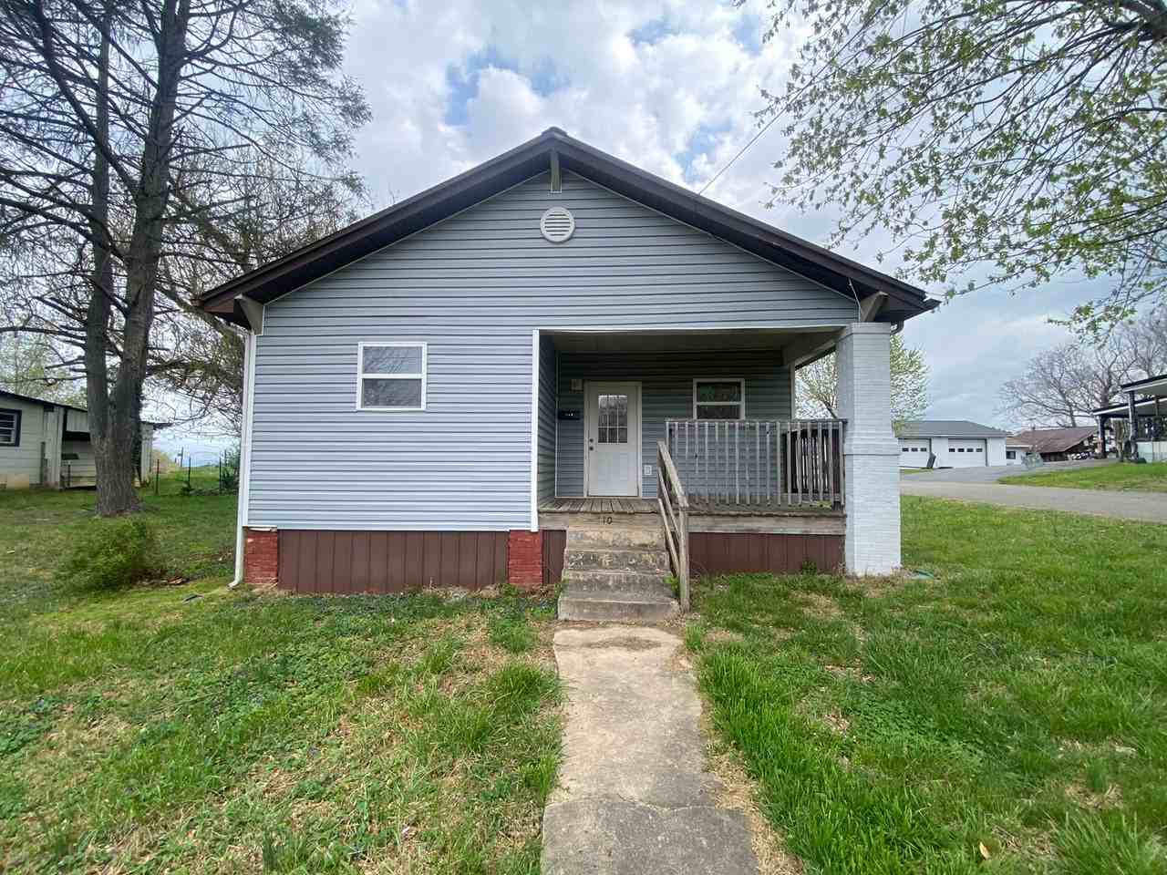 310 N Nelson St - Photo 2 of 14