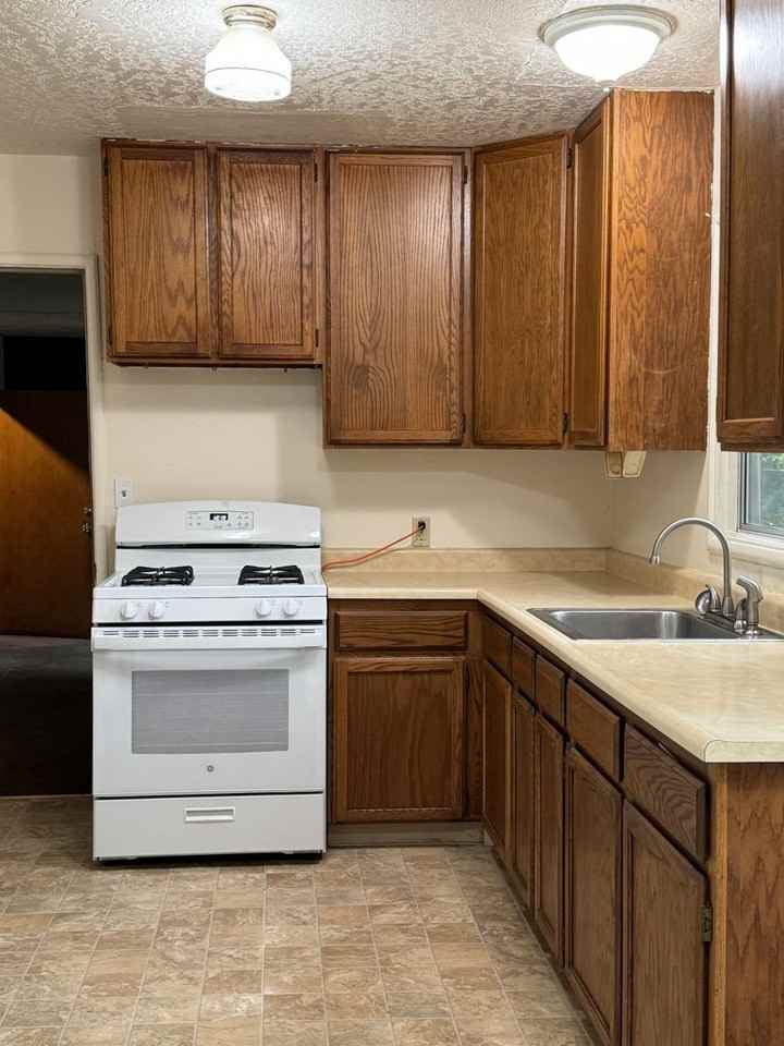 799 Patrick Ct - Photo 3 of 16