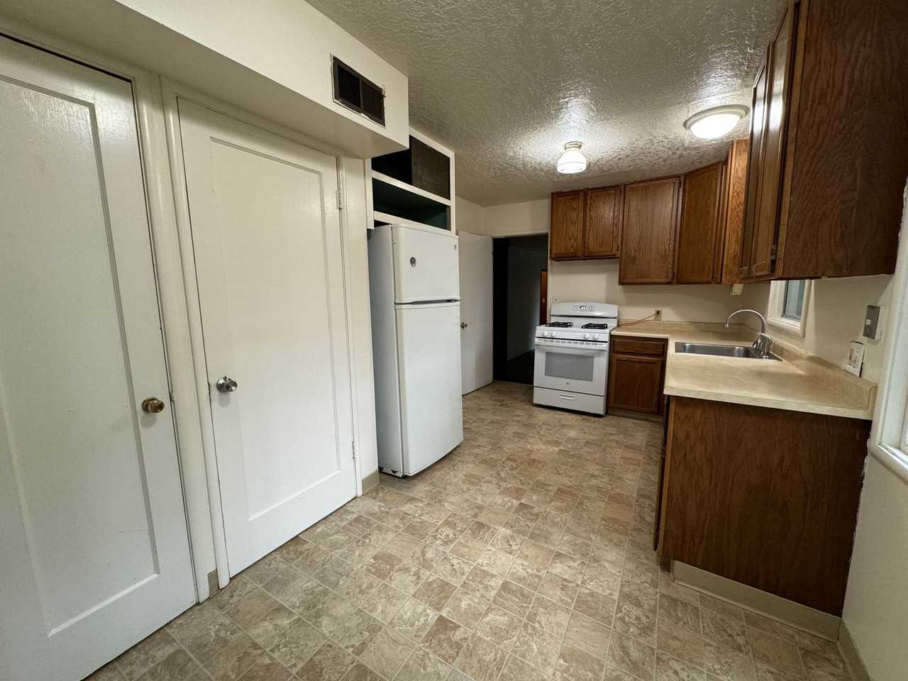 799 Patrick Ct - Photo 4 of 16