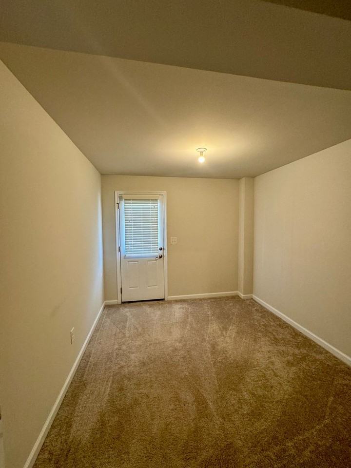 1214 Ashbury St - Photo 5 of 19