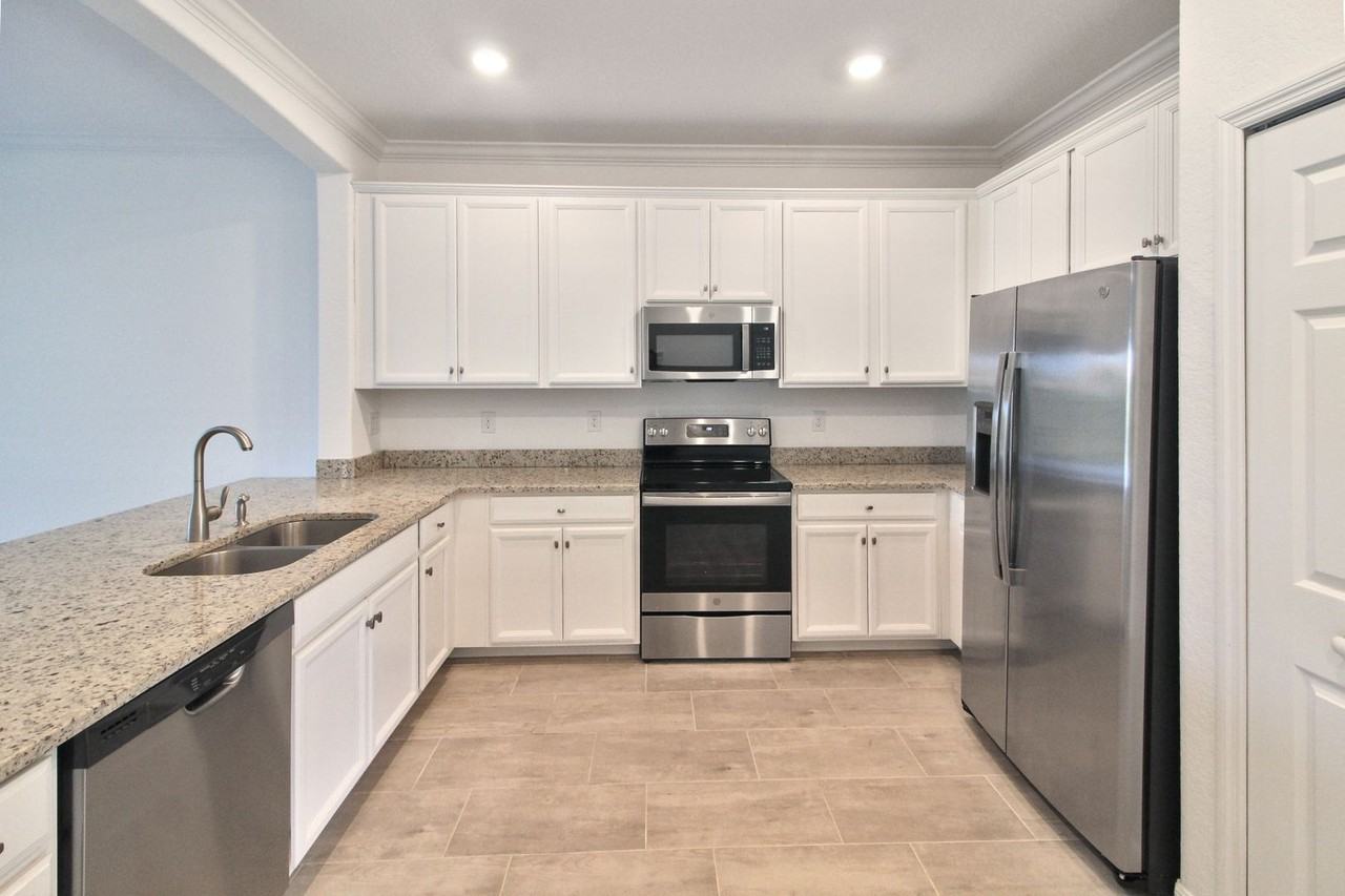 23992 Skyflower Ct - Photo 2 of 13