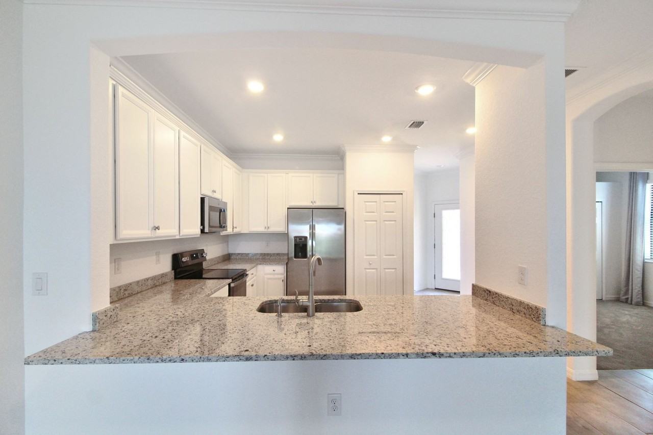 23992 Skyflower Ct - Photo 3 of 13