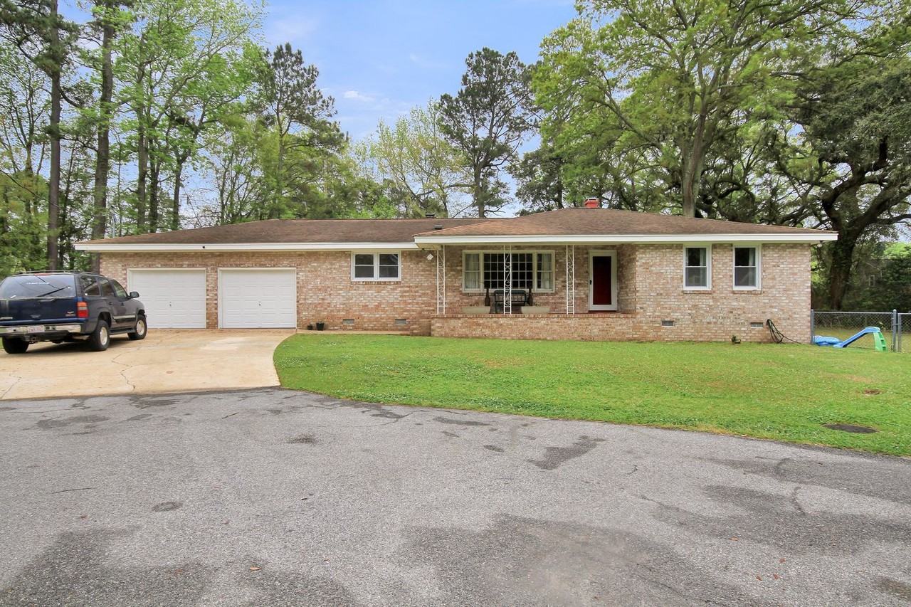 1215 Dowden St - Photo 2 of 29